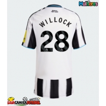 Camisa de Futebol Newcastle United Joe Willock #28 Equipamento Principal Mulheres 2025-26 Manga Curta